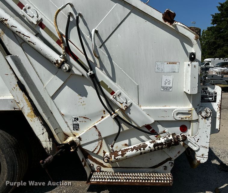 image for item OC9156 1991 International 4900  refuse truck