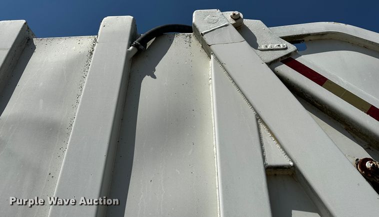 image for item OC9156 1991 International 4900  refuse truck