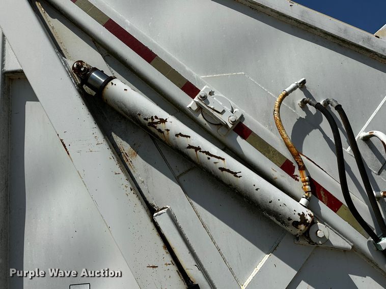 image for item OC9156 1991 International 4900  refuse truck