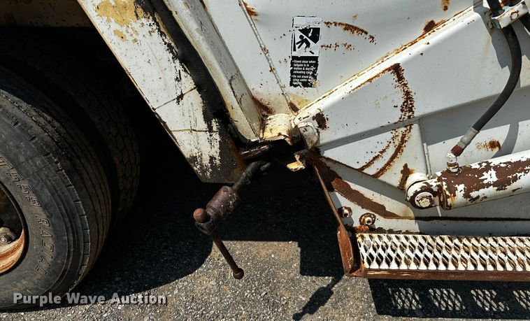 image for item OC9156 1991 International 4900  refuse truck