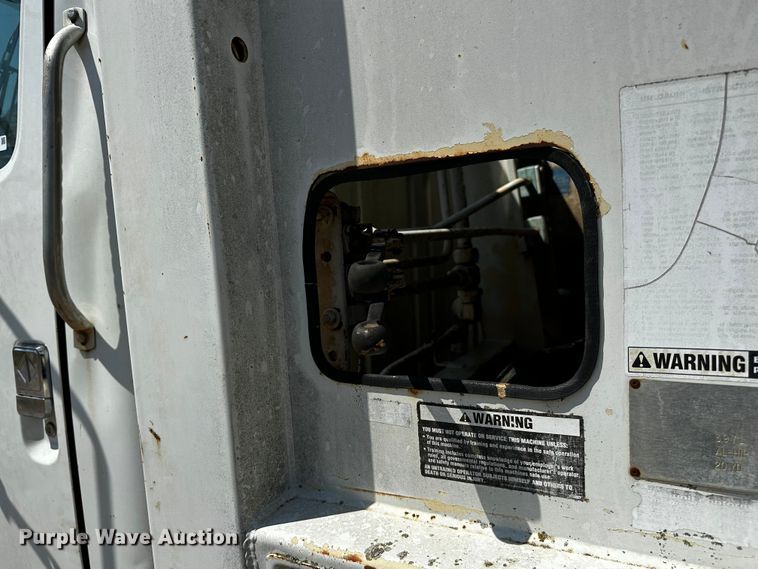 image for item OC9156 1991 International 4900  refuse truck