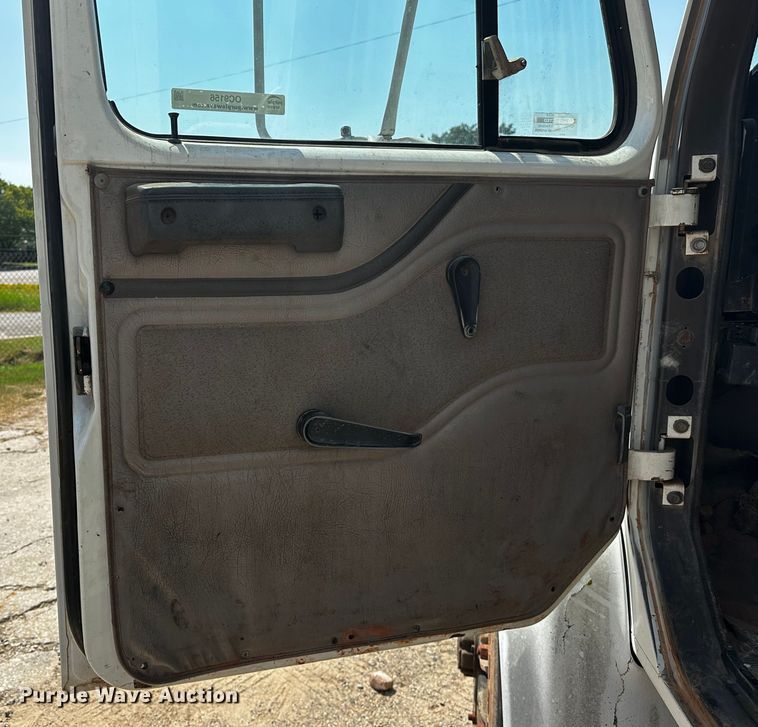 image for item OC9156 1991 International 4900  refuse truck