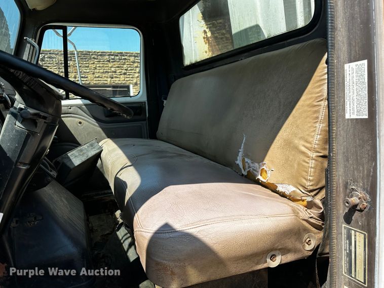 image for item OC9156 1991 International 4900  refuse truck