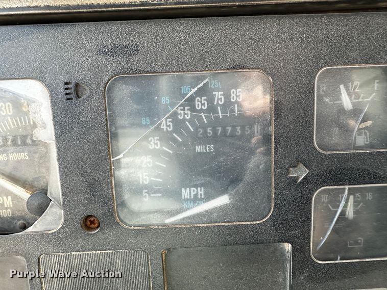 image for item OC9156 1991 International 4900  refuse truck