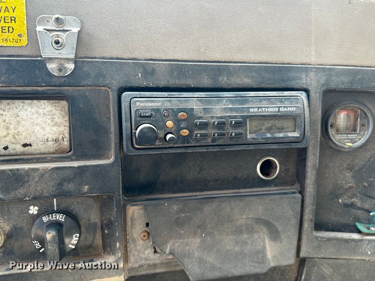 image for item OC9156 1991 International 4900  refuse truck