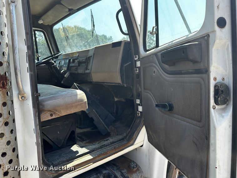 image for item OC9156 1991 International 4900  refuse truck