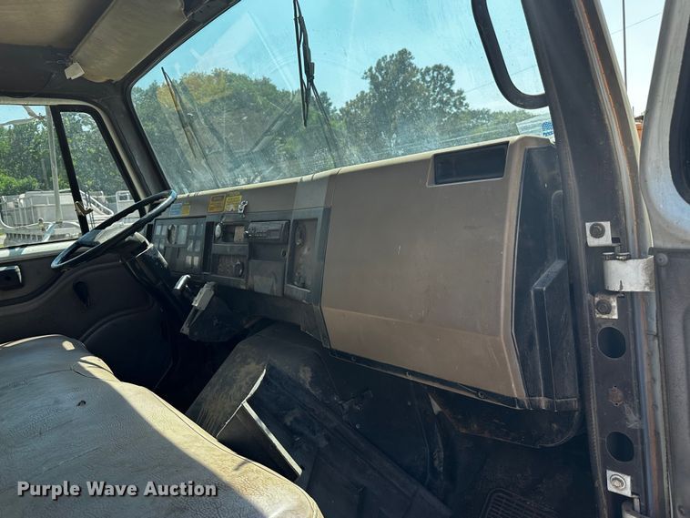 image for item OC9156 1991 International 4900  refuse truck