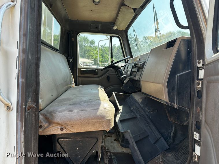 image for item OC9156 1991 International 4900  refuse truck