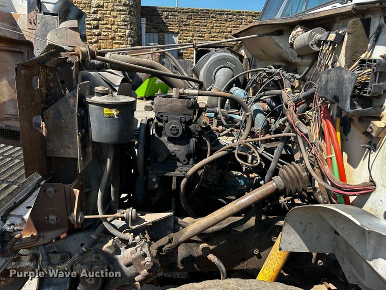 image for item OC9156 1991 International 4900  refuse truck