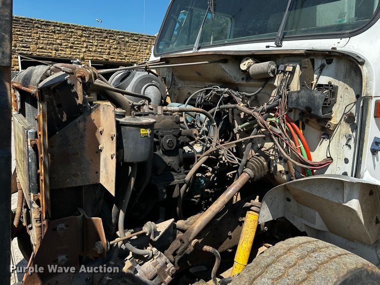 image for item OC9156 1991 International 4900  refuse truck