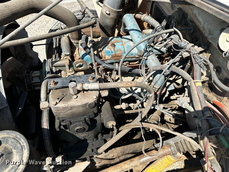 image for item OC9156 1991 International 4900  refuse truck