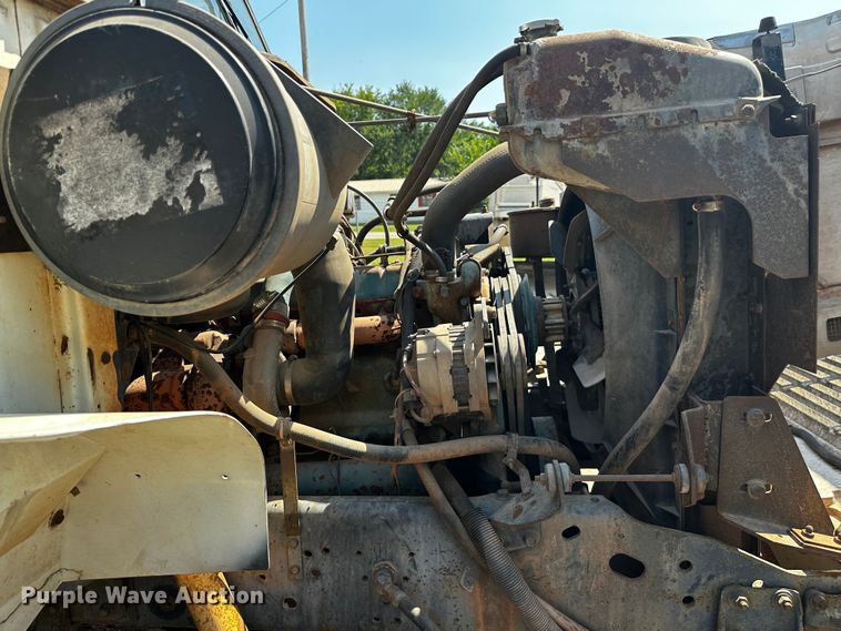 image for item OC9156 1991 International 4900  refuse truck