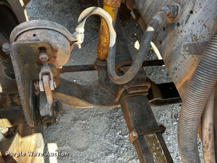 image for item OC9156 1991 International 4900  refuse truck