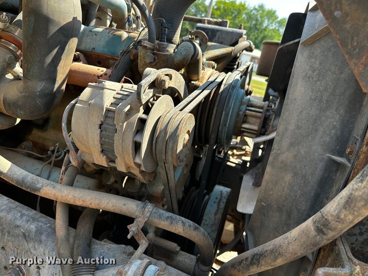 image for item OC9156 1991 International 4900  refuse truck