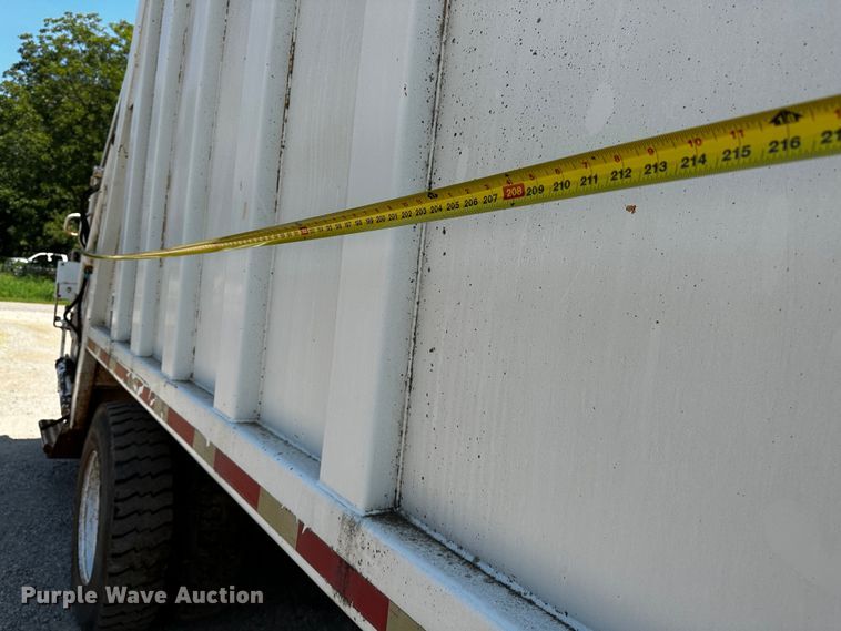 image for item OC9156 1991 International 4900  refuse truck