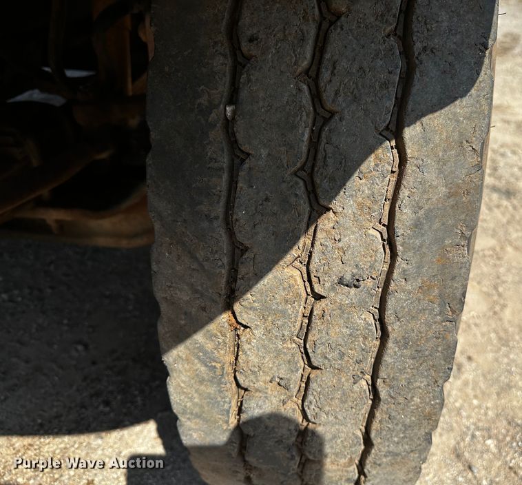 image for item OC9156 1991 International 4900  refuse truck