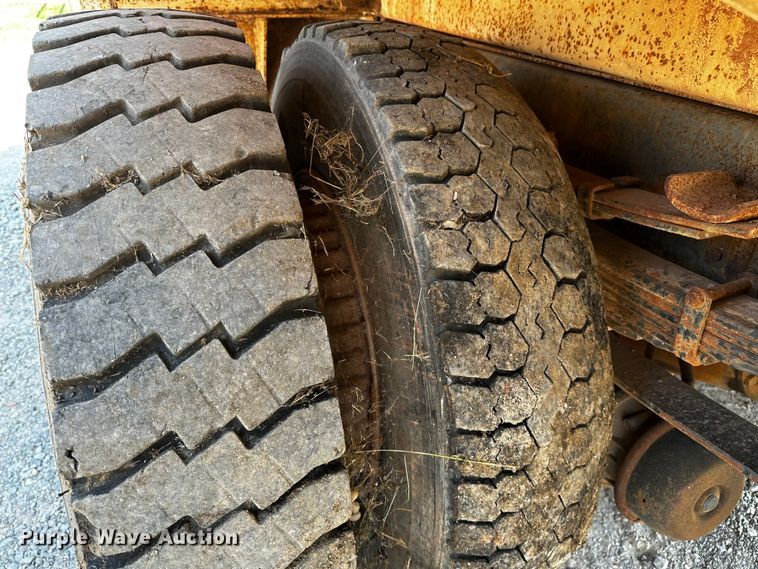 image for item OC9156 1991 International 4900  refuse truck