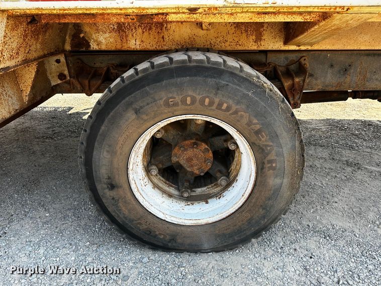 image for item OC9156 1991 International 4900  refuse truck