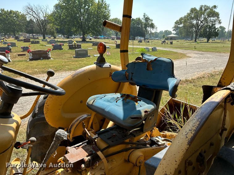 image for item OC9221 1985  Ford 340B  tractor