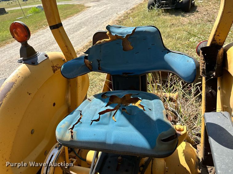 image for item OC9221 1985  Ford 340B  tractor