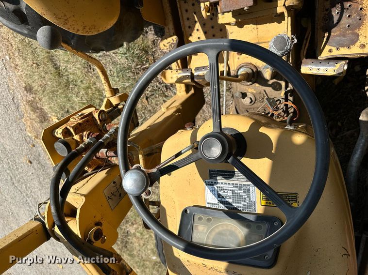 image for item OC9221 1985  Ford 340B  tractor