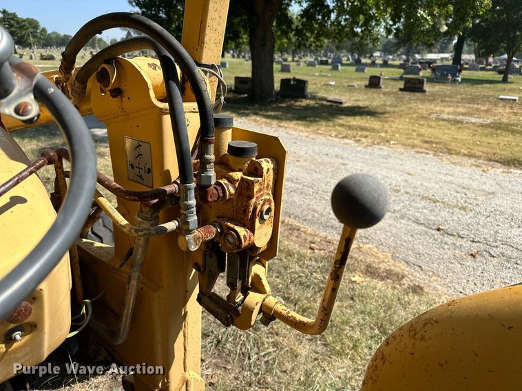 image for item OC9221 1985  Ford 340B  tractor
