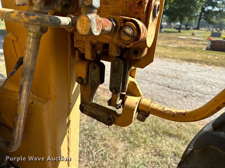 image for item OC9221 1985  Ford 340B  tractor