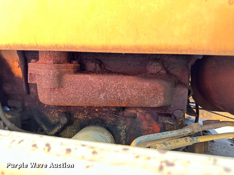 image for item OC9221 1985  Ford 340B  tractor