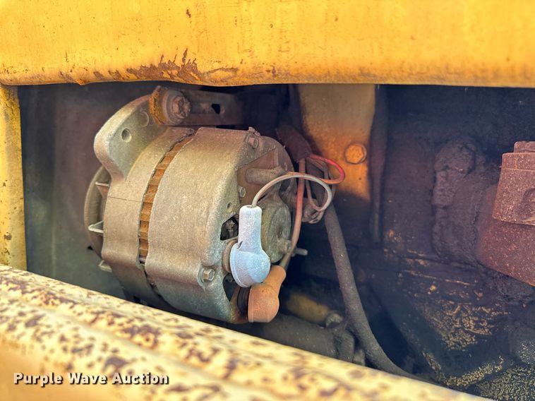 image for item OC9221 1985  Ford 340B  tractor