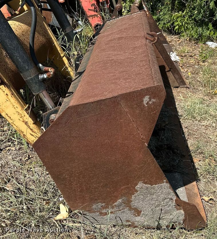 image for item OC9221 1985  Ford 340B  tractor