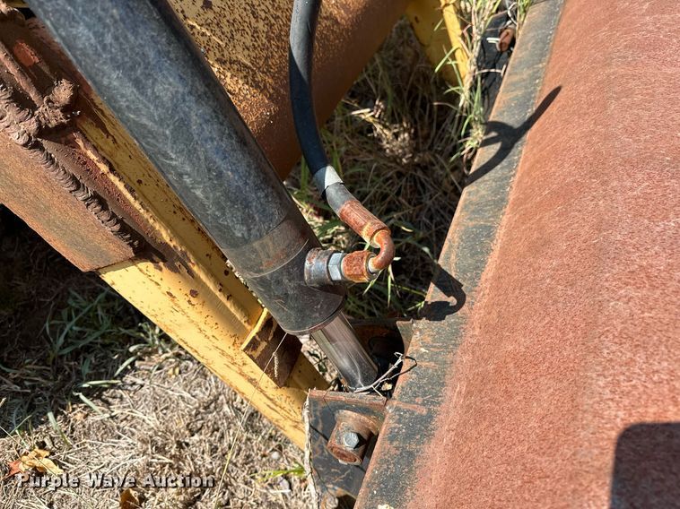 image for item OC9221 1985  Ford 340B  tractor