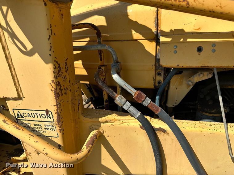 image for item OC9221 1985  Ford 340B  tractor