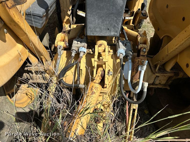 image for item OC9221 1985  Ford 340B  tractor