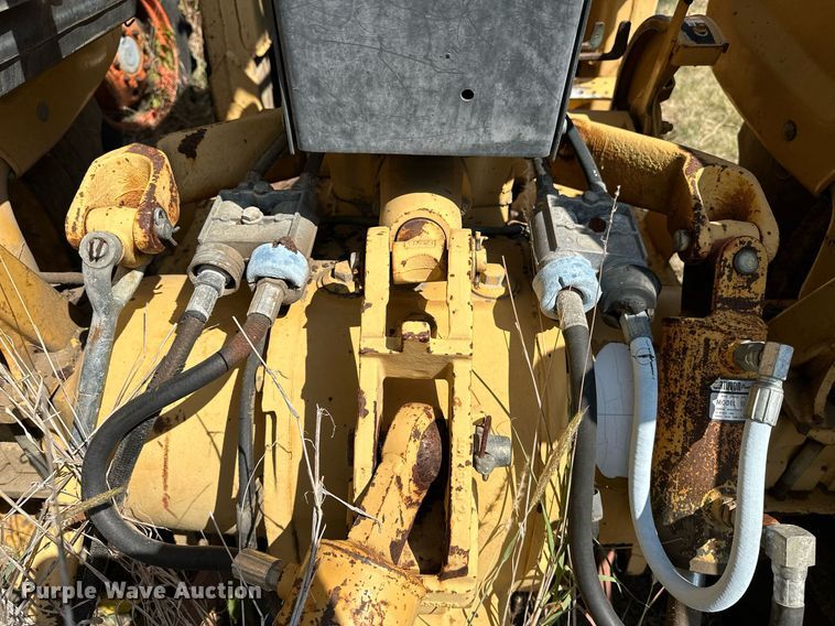 image for item OC9221 1985  Ford 340B  tractor