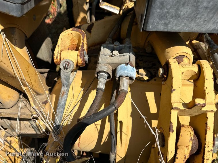 image for item OC9221 1985  Ford 340B  tractor