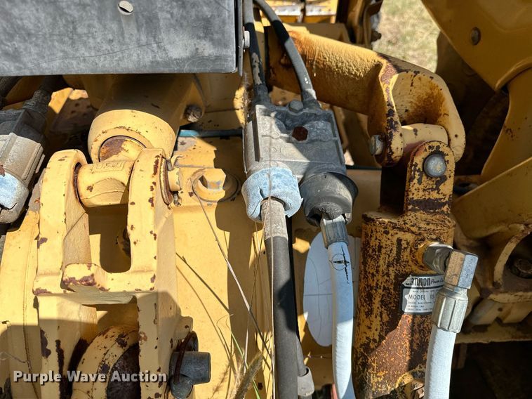 image for item OC9221 1985  Ford 340B  tractor