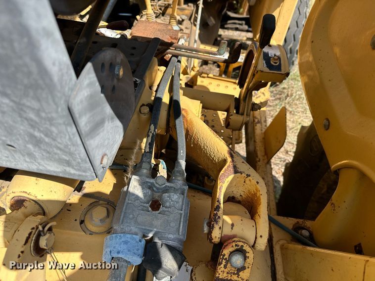 image for item OC9221 1985  Ford 340B  tractor