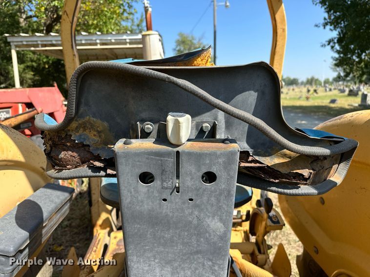 image for item OC9221 1985  Ford 340B  tractor