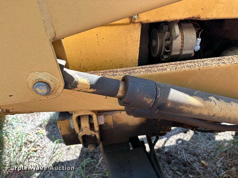 image for item OC9221 1985  Ford 340B  tractor