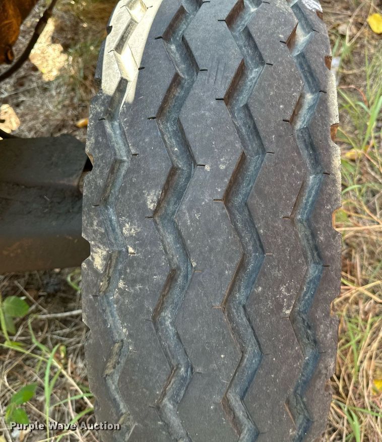 image for item OC9221 1985  Ford 340B  tractor