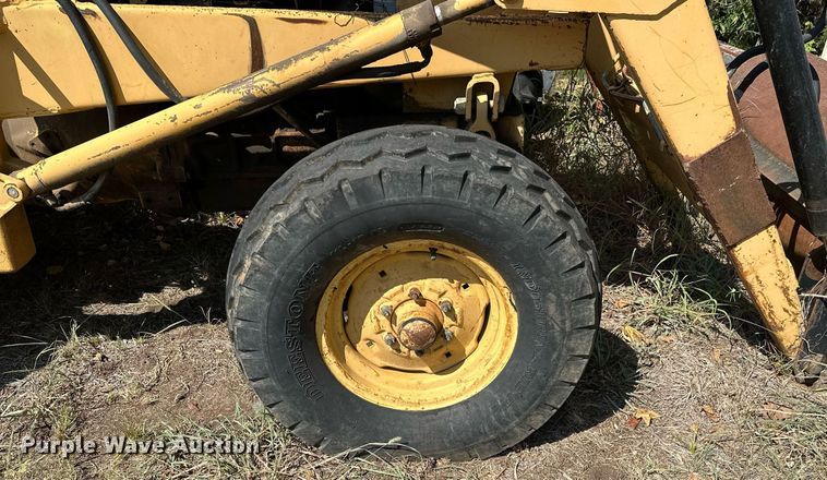 image for item OC9221 1985  Ford 340B  tractor