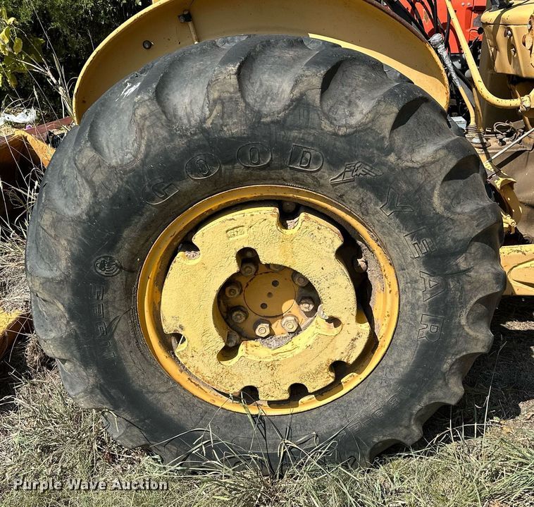 image for item OC9221 1985  Ford 340B  tractor