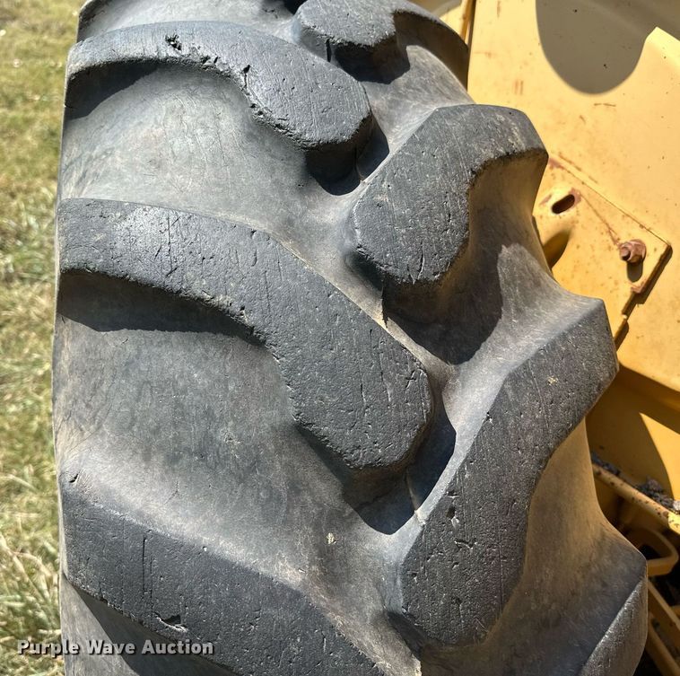 image for item OC9221 1985  Ford 340B  tractor