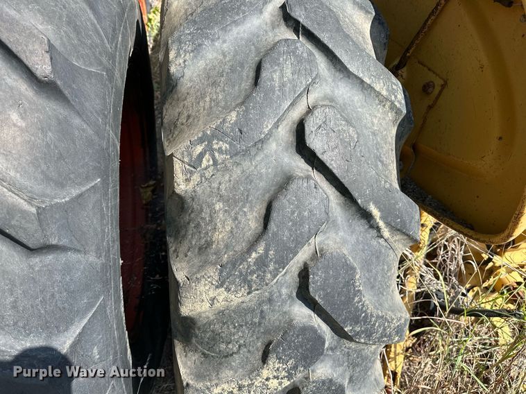 image for item OC9221 1985  Ford 340B  tractor