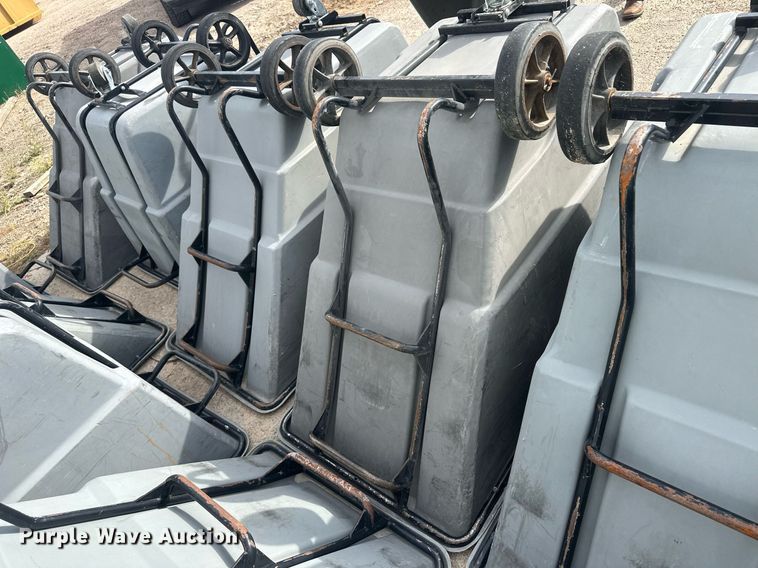 image for item OC9493 (15) poly trash carts