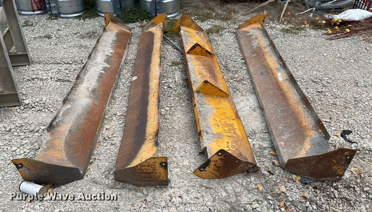 image for item OC9552 (4) spreader aprons