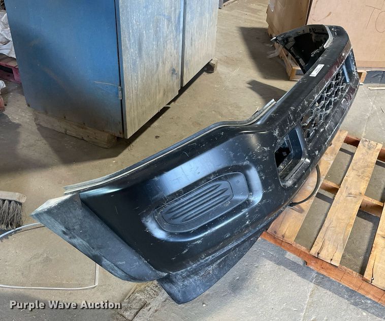 image for item OC9553 2022 Dodge Ram 5500 front bumper