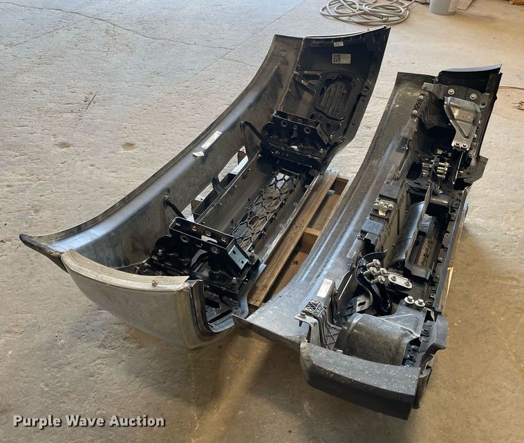 image for item OC9554 (2) front bumpers