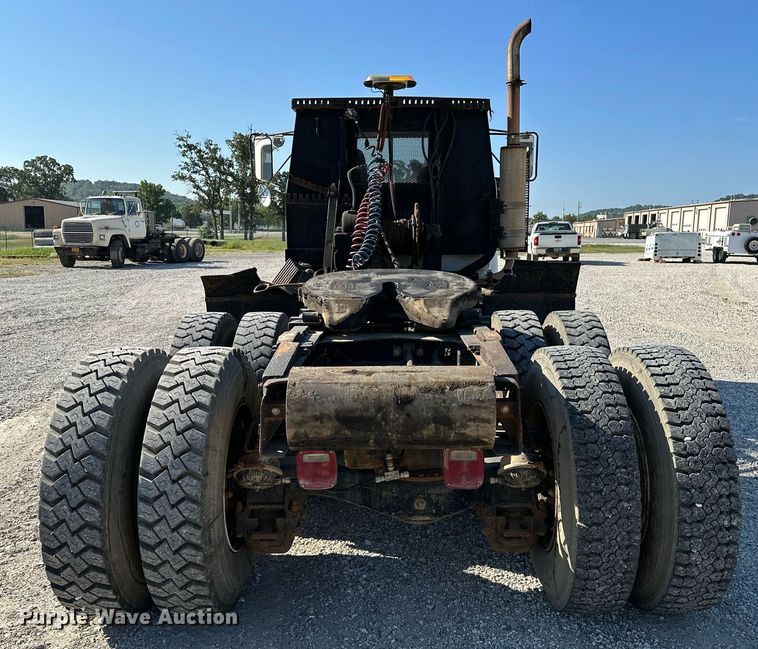 image for item OG9169 1985 Mack R686ST  semi truck