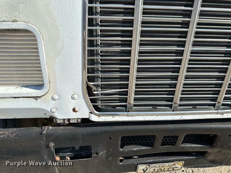 image for item OG9169 1985 Mack R686ST  semi truck